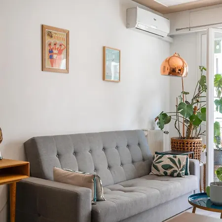Bright & Cozy - Large Sunny Terrace Apartment *