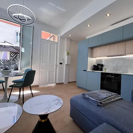 Terrasse 4 A 6 Personnes De Gamme Port, Riquier Apartment