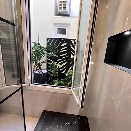 Apartment Terrasse 4 A 6 Personnes De Gamme Port, Riquier Nice