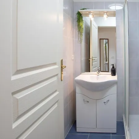 Modern 2-bedroom Sea View, Air Conditioning, Balcony Nice