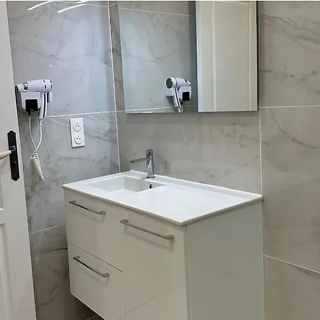In Near Beaches Apartment