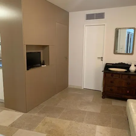 Apartment Lovely In Vieux-nice With Terrace, Garden And Ac - 10 Min To Beaches And Promenade Des Nice