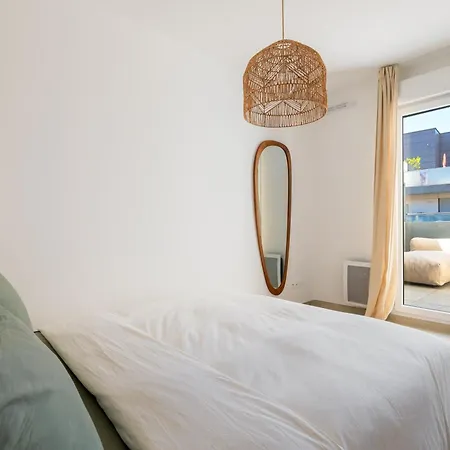 Spacious With Terrace And Parking Apartment *