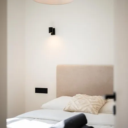 2-bedroom - Sleeps 4 - Place Massena Apartment