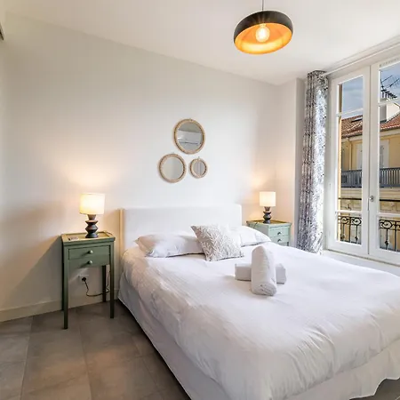 Charming 1 Bdr In The Center Nice