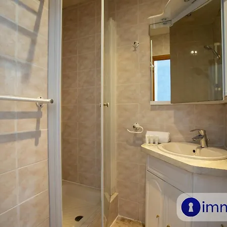 Spacious With Terrace In The Cimiez District Apartment