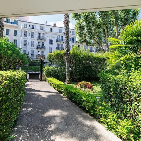Apartment Carabacel - One Ac And Balcony Nice