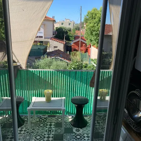 Apartment 2p Renove Dans Bel Immeuble Nicois De Caractere Nice