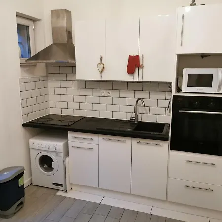 Sleeps 5 - Budget-friendly Flat - And Cozy * Nice