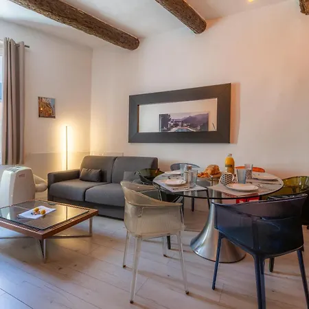 Apartment Old Town Nice, 2 Bedrooms & 2 Bathrooms,quiet, Ac For 4 People