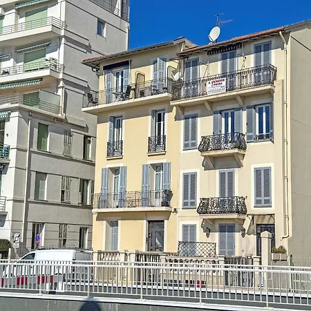 Apartment Elegant Sea Front