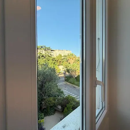 Apartment Bright With Garden Near Nice