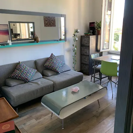 2p Renove Dans Bel Immeuble Nicois De Caractere Apartment