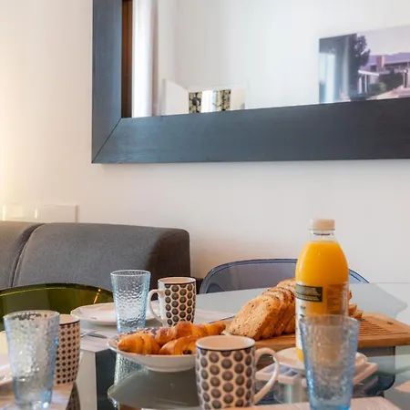 Apartment Old Town Nice, 2 Bedrooms & 2 Bathrooms,quiet, Ac For 4 People *
