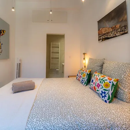Old Town Nice, 2 Bedrooms & 2 Bathrooms,quiet, Ac For 4 People Apartment Nice