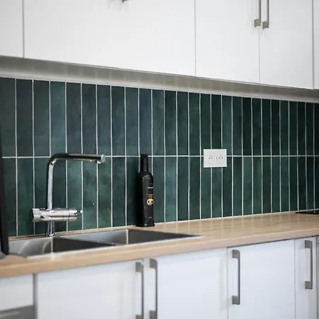110 M2 Family, 3 Bedrooms Ac And Terrace 8 Min Away Nice