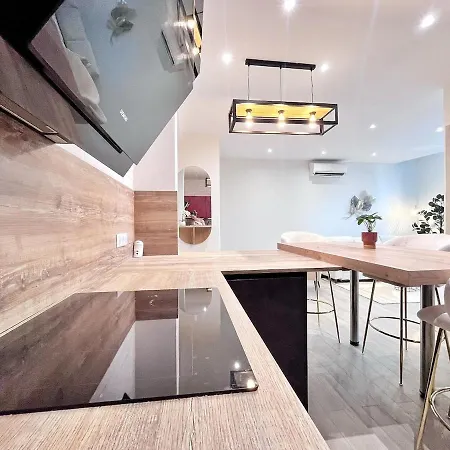 Le Magnifique Promenade Apartment