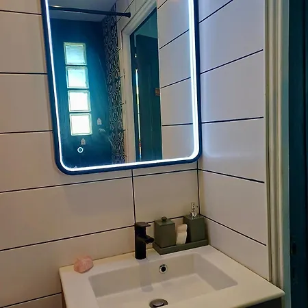 2p Renove Dans Bel Immeuble Nicois De Caractere Apartment *