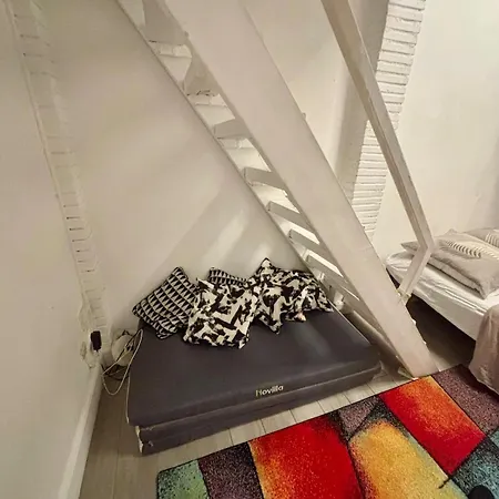 Apartment Sleeps 5 - Budget-friendly Flat - And Cozy *
