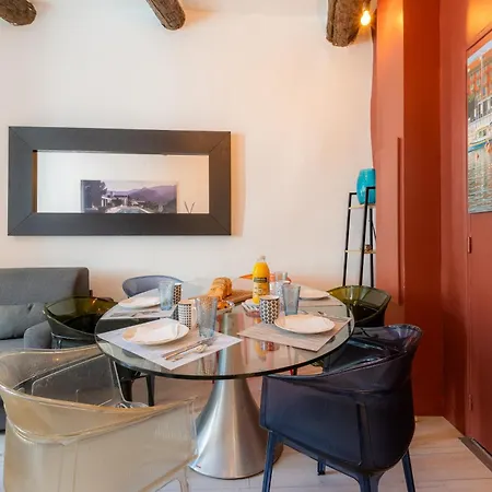 Apartment Old Town Nice, 2 Bedrooms & 2 Bathrooms,quiet, Ac For 4 People *