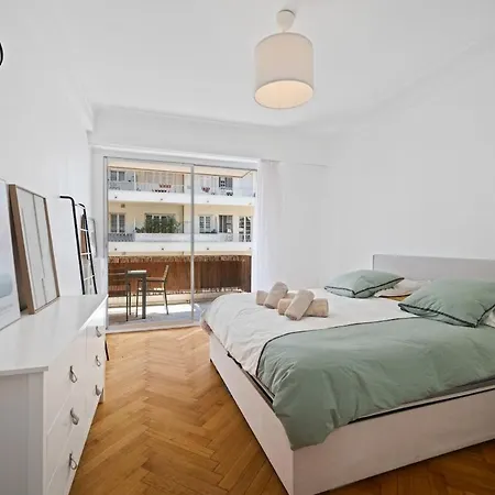 110 M2 Family, 3 Bedrooms Ac And Terrace 8 Min Away Apartment Nice