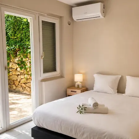 T4 Moderne Climatise - Parking Prive- Terrasse - - Apartment *