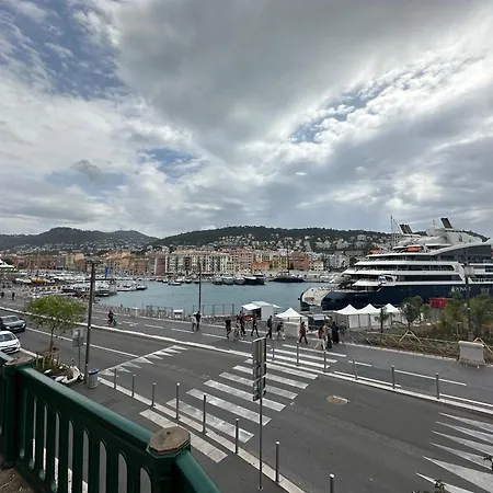 Port De - 2 Pieces Avec Jardin - 4 Personnes Nice