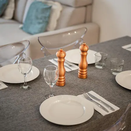 Apartment 110 M2 Family, 3 Bedrooms Ac And Terrace 8 Min Away *