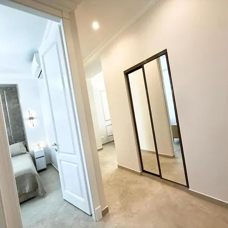 Apartment With Garden Near And Tram *
