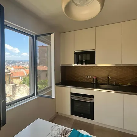 Unique Dans Le Vieux-nice! Avec Jardin Et Terrasse *