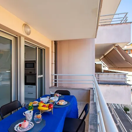 Les Residences Du Palais Le Riviera 2 A Coucher Apartment