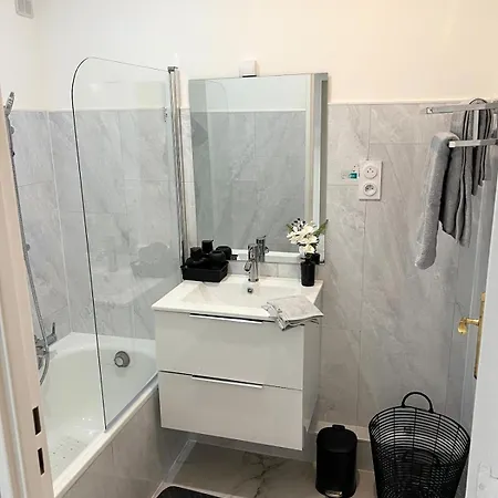 Apartment Lumineux, 5 Min De La Plage, 2 Personnes, Calme Nice