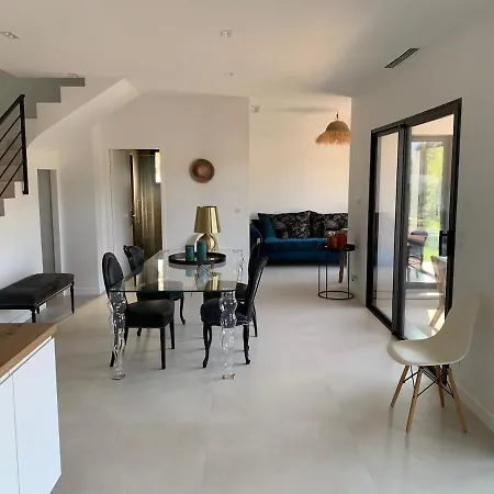Californian 4 Bedrooms Villa