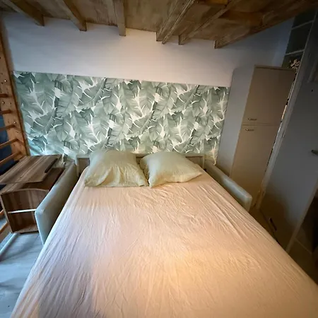 Partie D Appartement, Independant Avec Cuisine A Partager *
