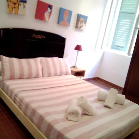 Apartment Location In Nice! 2 Bedrooms Sleeps 4 *