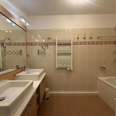 Apartment Centre - 2 Chambres, Balcons, Parking Prive Nice