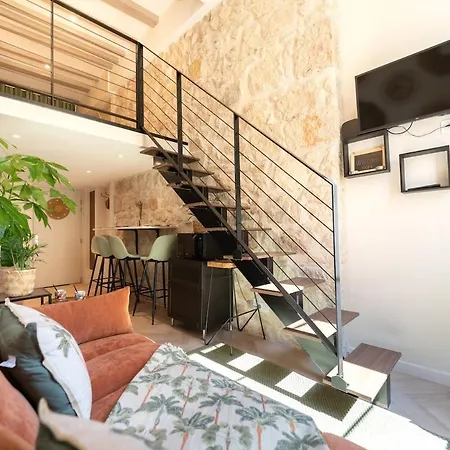 Downtown Duplex, Clim, 15 Min Walk To The Sea