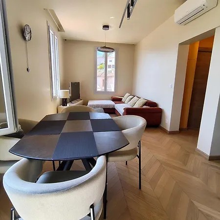 28 Av J-richepin Apartment