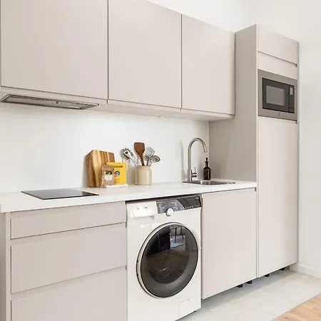 Bright & Charming 1 Bedroom Apartment
