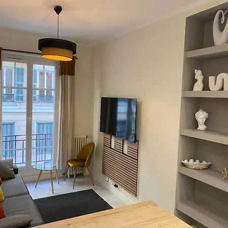 Quiet And Bright In The Heart Of Apartment