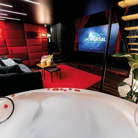 Apartment Cinema *