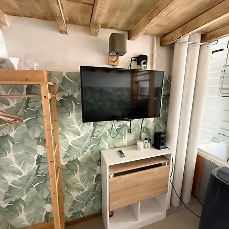 Partie D Appartement, Independant Avec Cuisine A Partager Nice