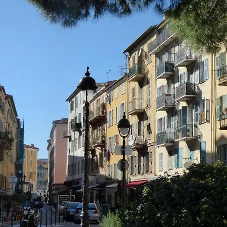 Chic 1-br With Terrace, Ac & Wi-fi Apartment Nice