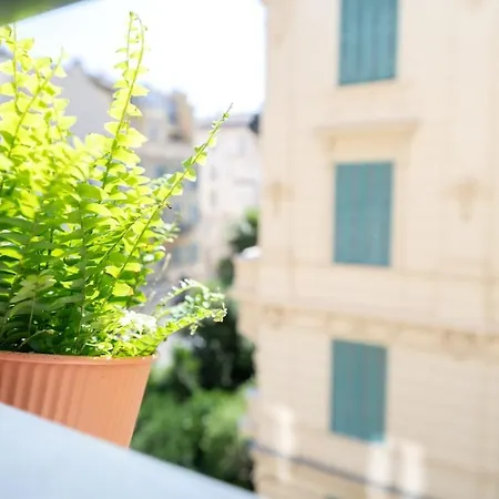Downtown Duplex, Clim, 15 Min Walk To The Sea *