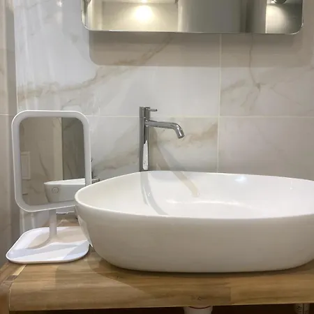 Chic 1-br With Terrace, Ac & Wi-fi * Nice