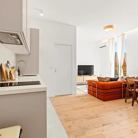 Bright & Charming 1 Bedroom Nice