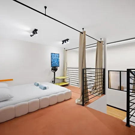 Beautiful Loft In With Terrace - Ac Apartment *