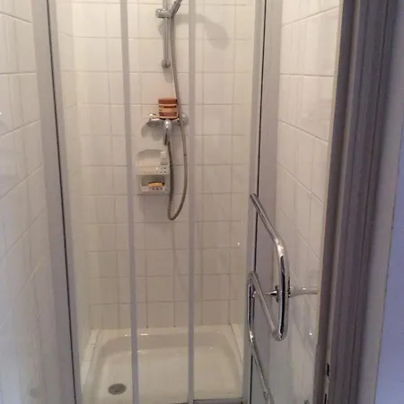Location In Nice! 2 Bedrooms Sleeps 4 Apartment