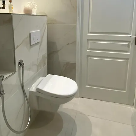 Apartment Chic 1-br With Terrace, Ac & Wi-fi *