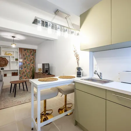 Apartment 2 Bedroom Near Sea *